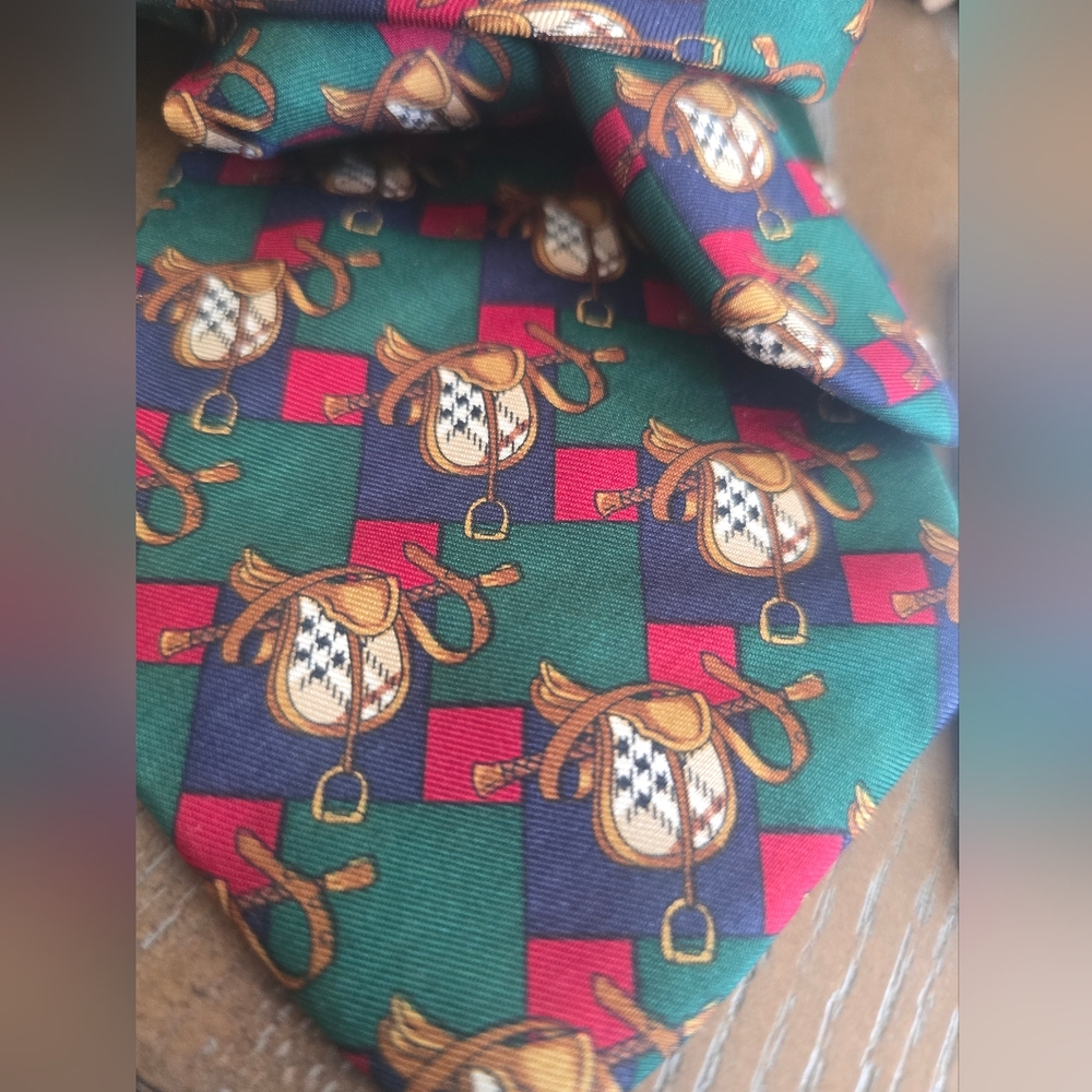 Classic Vintage Elegant Green and Red Patterned Men's Tie - Picture 4 of 17